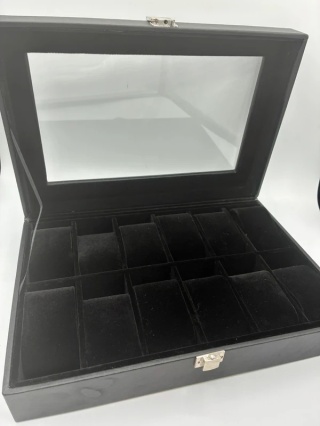 Przestań szukać zegarka pod kanapą! Box, który ogarnie Twoją kolekcję.